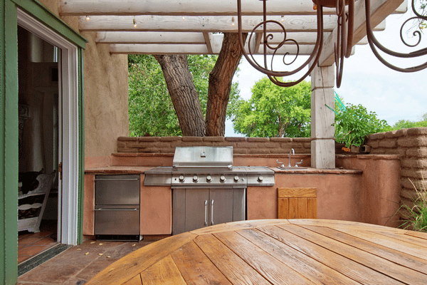 How Much Does an Outdoor Kitchen Cost in 2025
